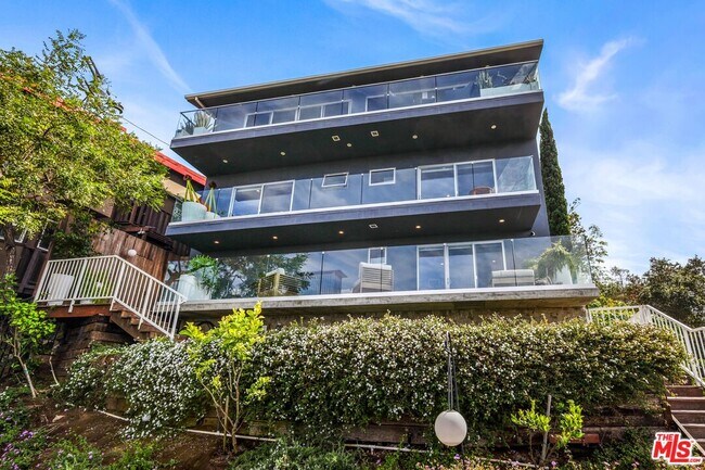 Building Photo - 7191 Pacific View Dr