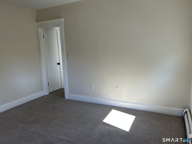 Building Photo - 2561 Whitney Ave