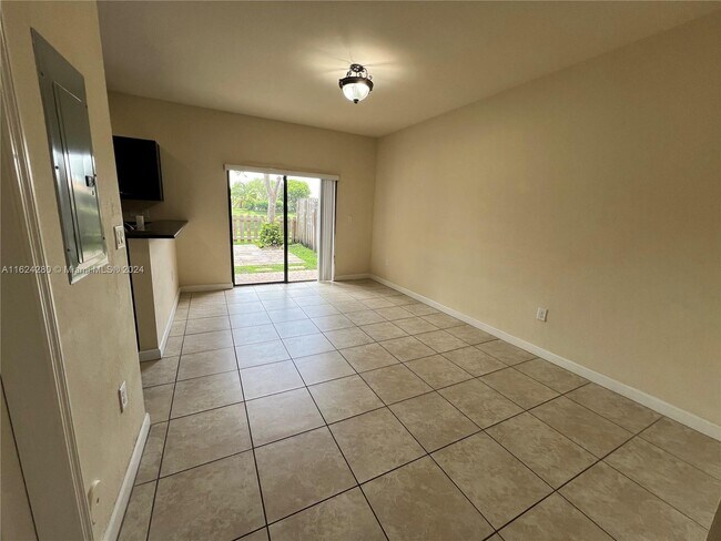 Building Photo - 748 SE 32nd Ave