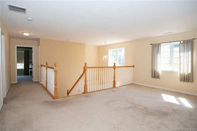 Building Photo - 8 Dogwood Ct