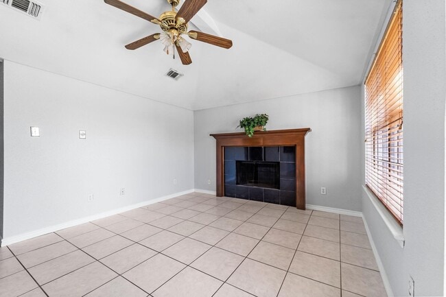 Building Photo - 13806 Long Glen Dr