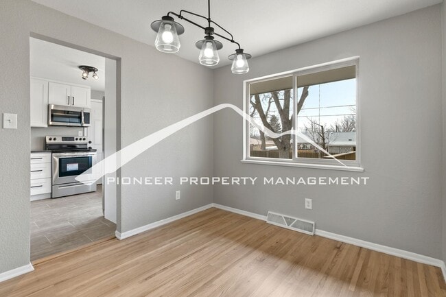 Building Photo - Gorgeous Home with Washer/Dryer and Fenced Yard
