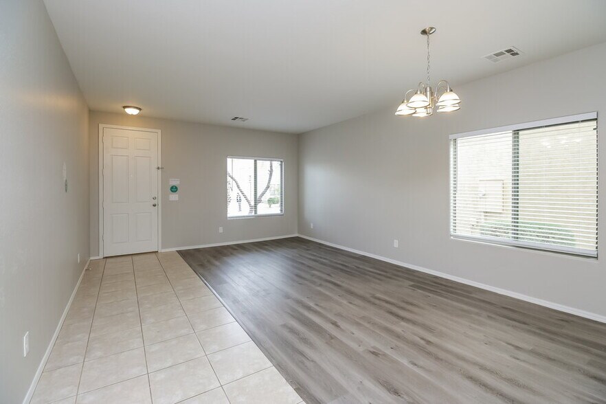 Building Photo - 153 E Dry Creek Rd