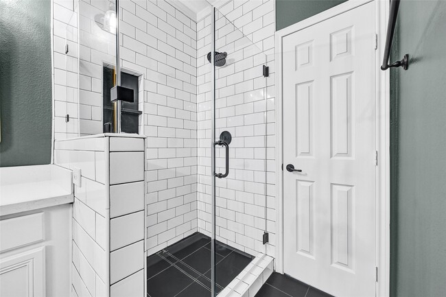 Building Photo - 1320 Studer St