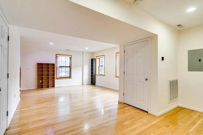 Building Photo - 210 Broadway