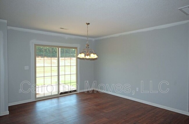 Building Photo - 423 Peaksview Dr