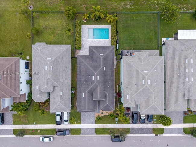 Building Photo - 15431 Goldfinch Cir