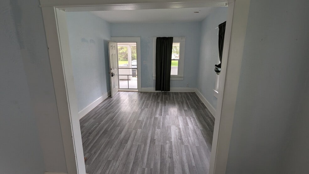 Building Photo - 1128 Manor Ct