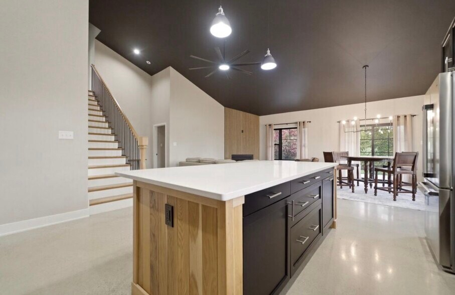 kitchen island - 331 Cherryhill St