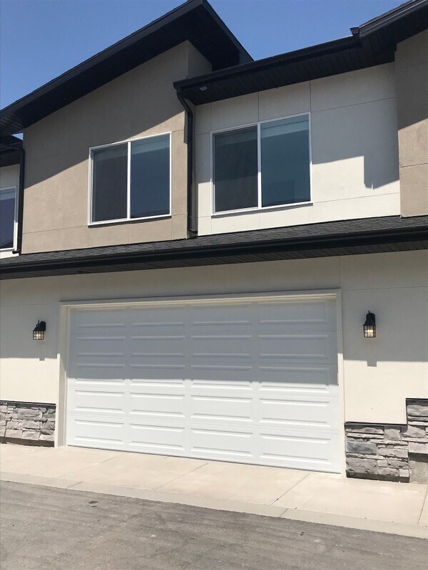 Building Photo - 417 W 40 S