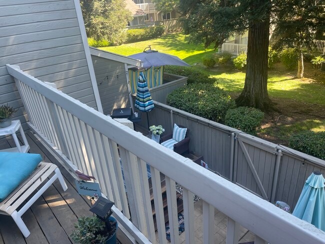 Building Photo - 209 Live Oak Cir