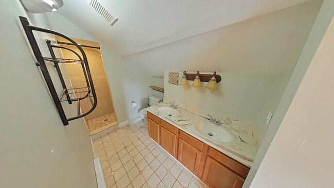 Building Photo - "3-Bed Home with Hardwood Floors and 2.5 B...
