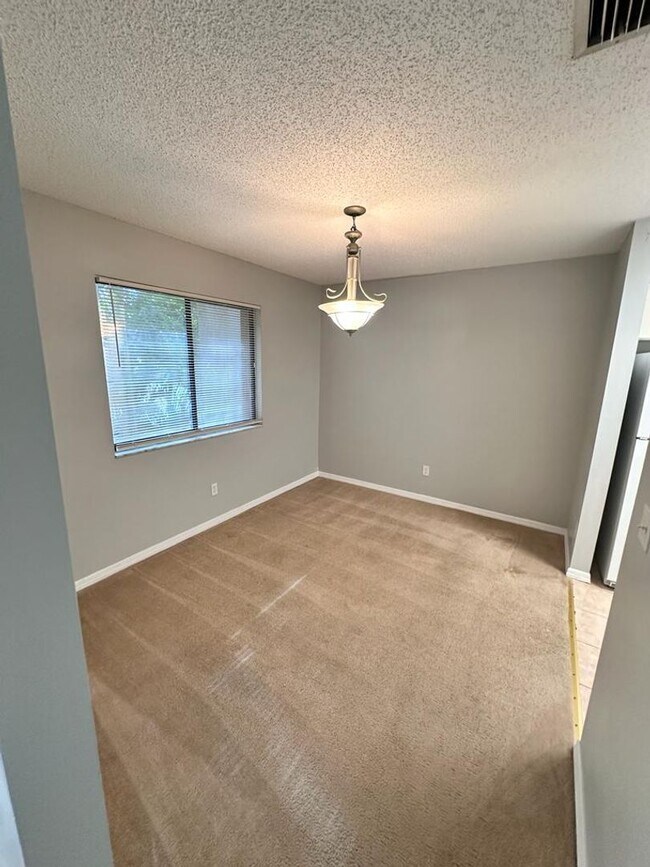 Building Photo - 505 Bristol Dr