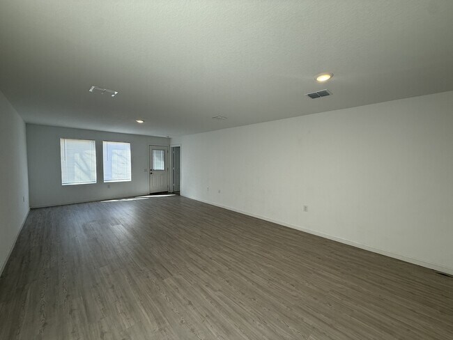 Building Photo - 10727 Vesta Curv