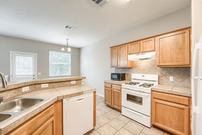 Building Photo - 2515 Allred Dr