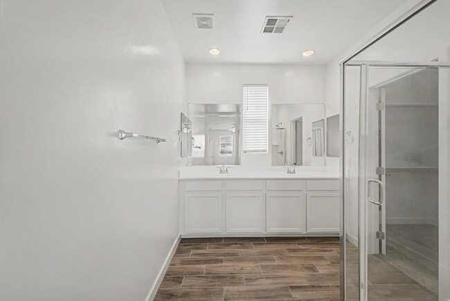 Building Photo - 5512 S Dillon Cir