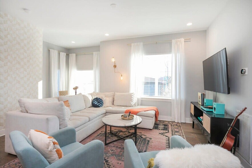 Primary Photo - 1035 Scovel St