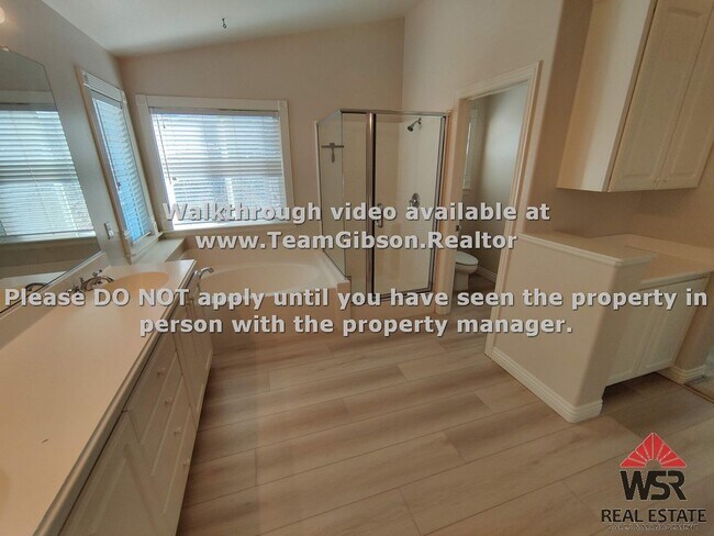 Building Photo - Beautiful 4 bedroom / 3 bathroom home