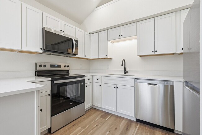 Building Photo - $1,740.95, 2- Beds - 1 Bath, Condo in Wheat Ridge with Washer and Dryer