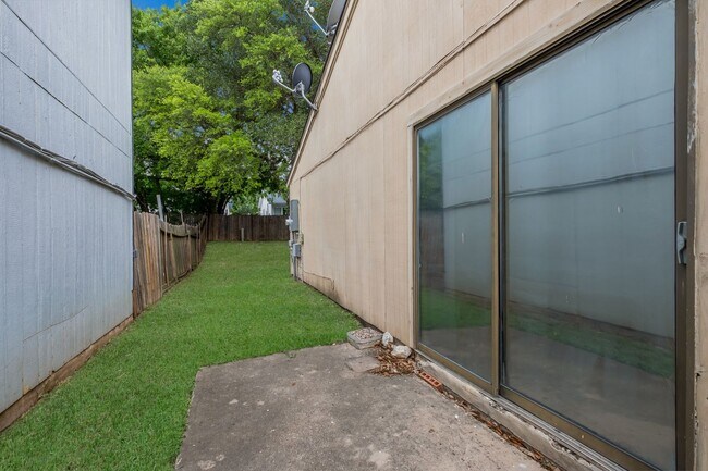 Building Photo - 2851 Coral Field Dr