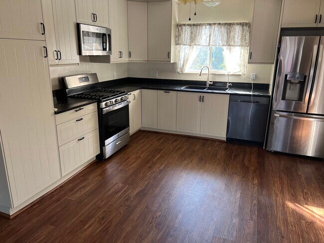 Building Photo - 226 W Avenida Palizada