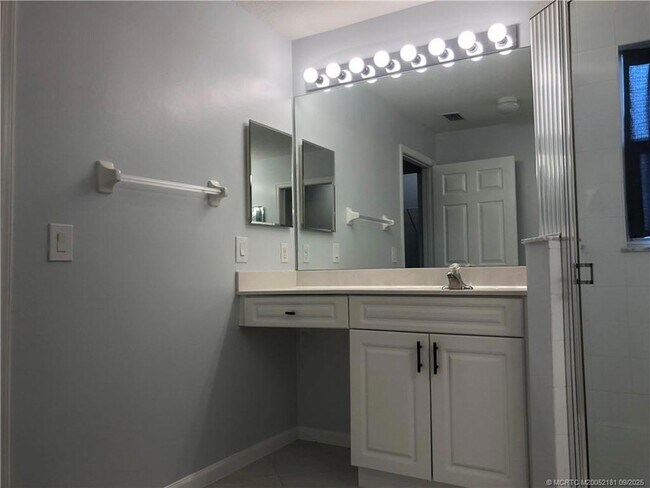 Building Photo - 4567 SE Murray Cove Cir