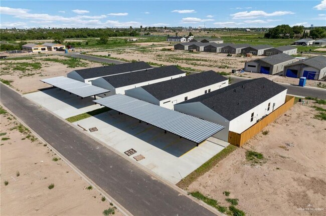 Building Photo - 2609 Mockingbird Rd
