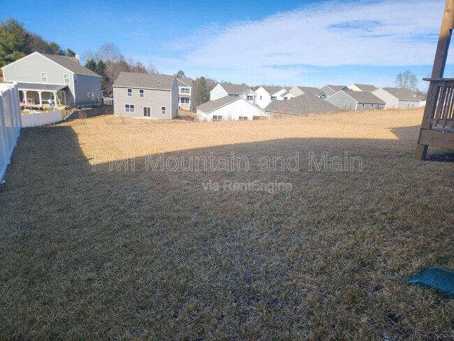 Building Photo - 568 Country Oak Dr