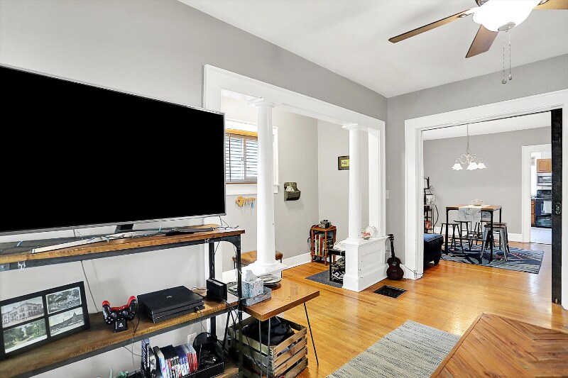 Building Photo - 1427 Sturm Ave