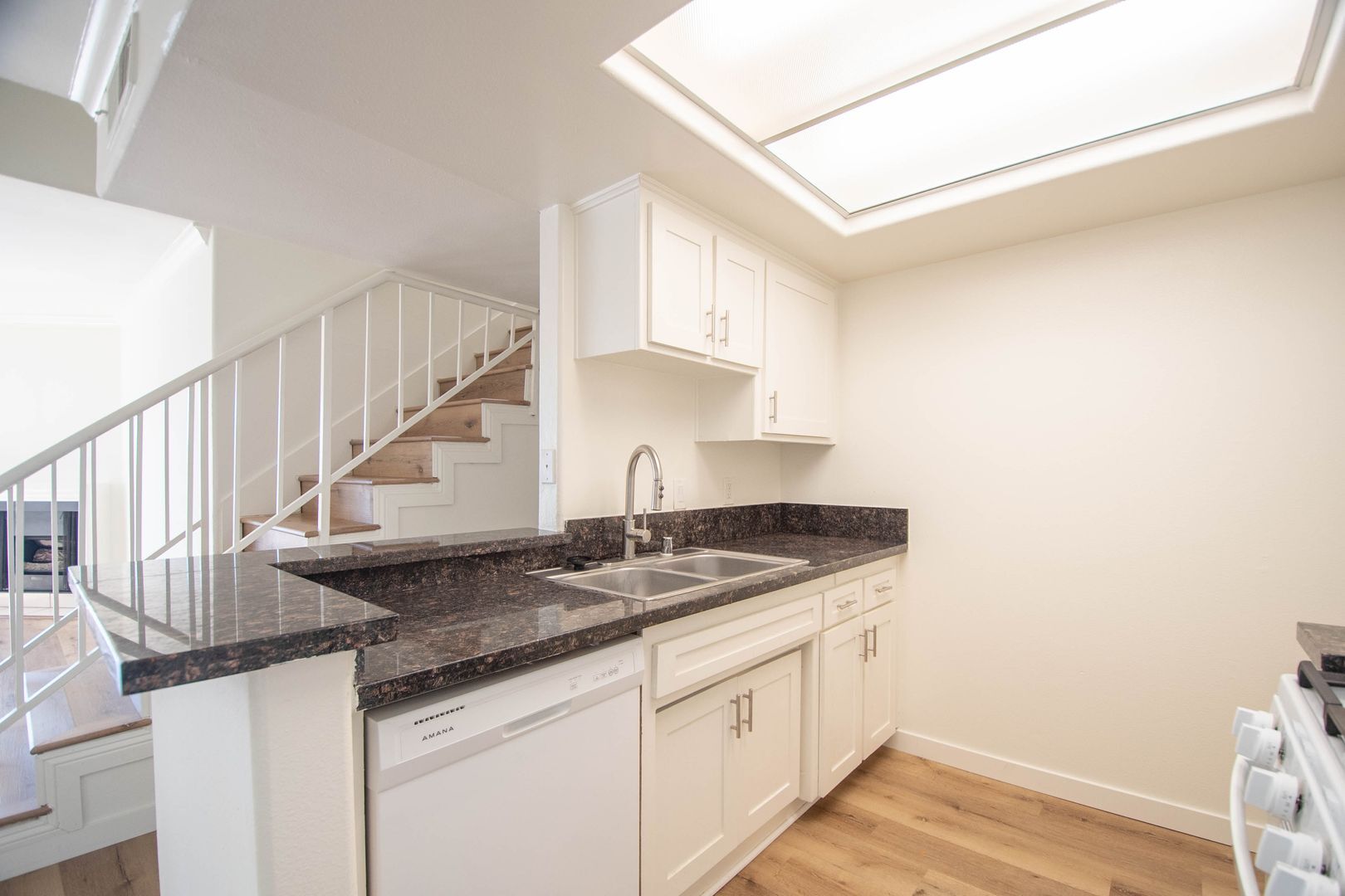 Building Photo - 6041 Fulton Ave