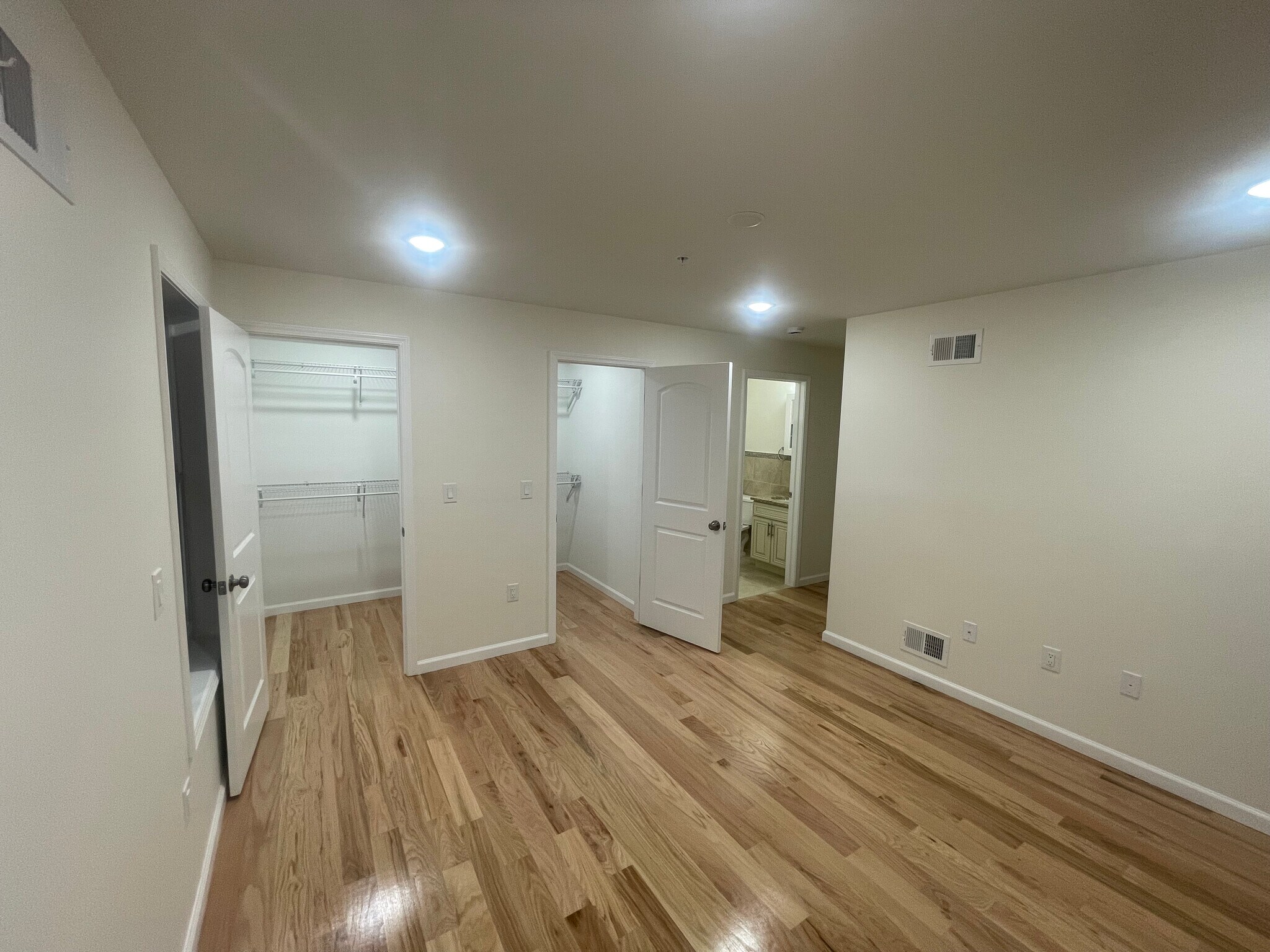 Building Photo - 26 Stuyvesant Ave