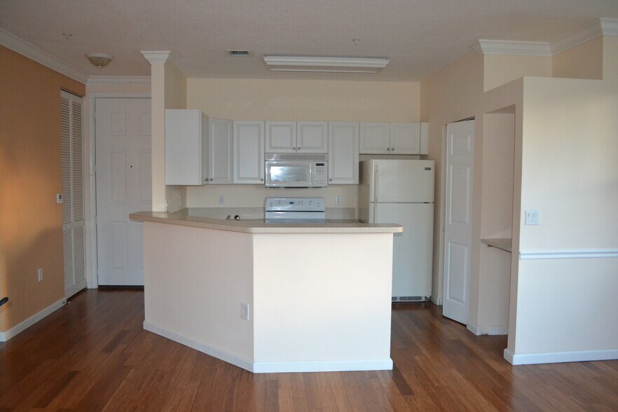 Kitchen (prior colors) - 4506 SW 160th Ave