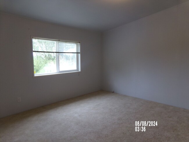 Building Photo - 3bd 2ba Located in Ocean Shores