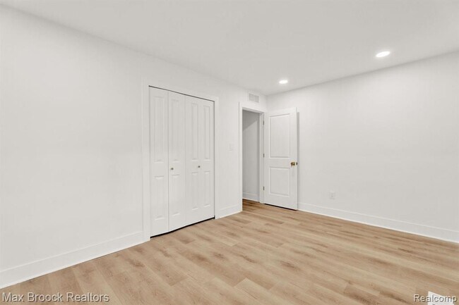 Building Photo - 7011 White Pine Dr