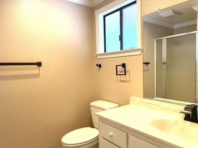 Building Photo - 3 bedroom, 2 bath home in Lake Wildwood, P...