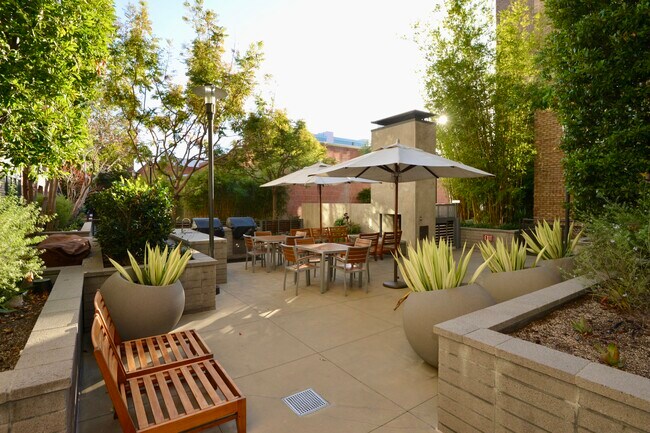 Building Photo - 845 Fort Stockton Dr