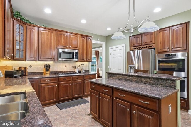 Building Photo - 5767 Bush Hill Dr