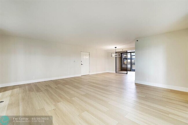 Building Photo - 7186 Promenade Dr