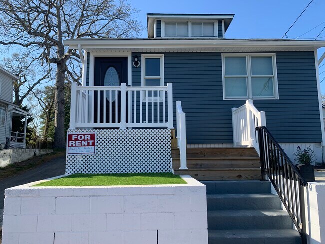 Building Photo - 602 18th Ave