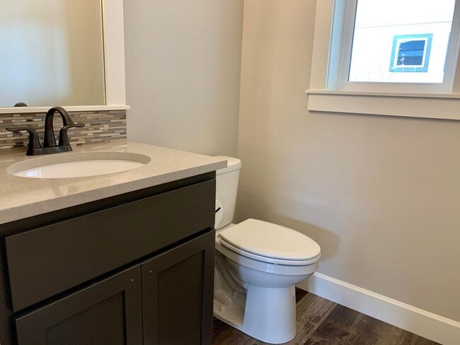 Building Photo - Beautiful Newer 4 Bedroom Home with A/C in Redmond!