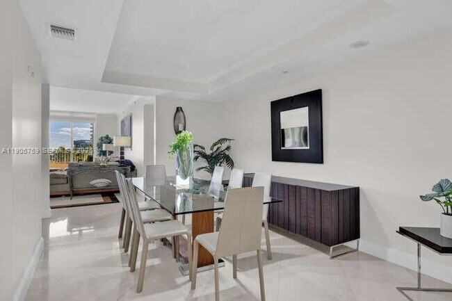 Building Photo - 791 Crandon Blvd