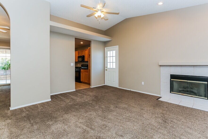 Building Photo - 1811 Panther Pl