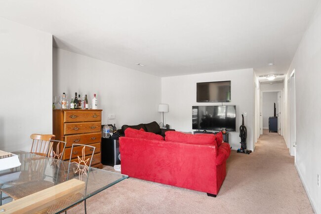 Building Photo - 1313 Giles Rd