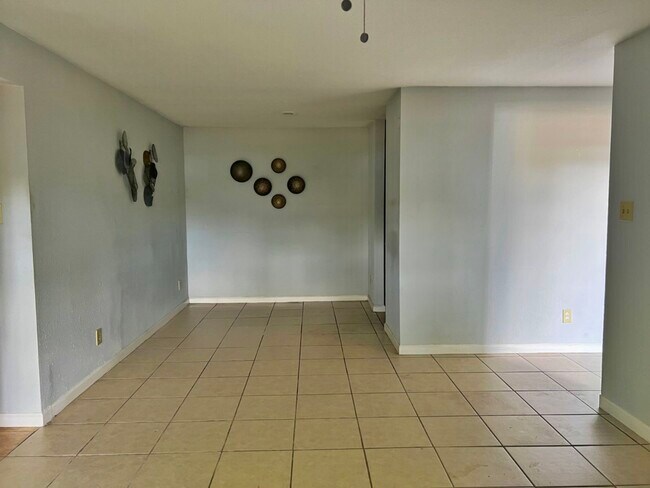 Building Photo - 12500 Sandpiper Dr