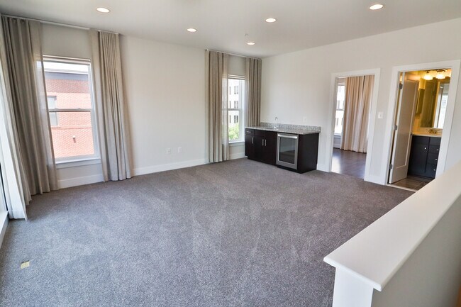 Building Photo - 1424 Piccard Dr