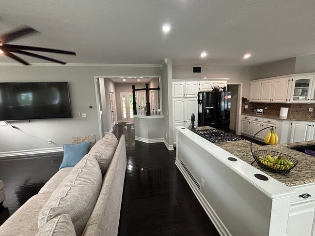 Building Photo - 4320 SW Gull Point Dr