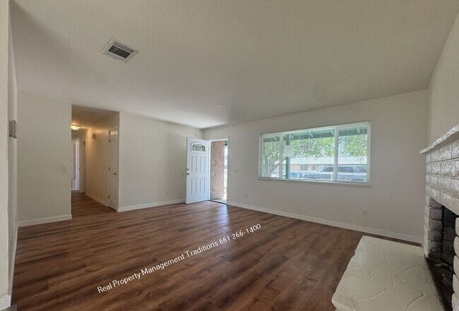 Building Photo - Modern Ranch Home