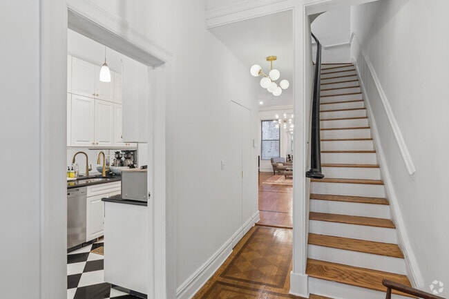 Entrance - 115 E 62nd St
