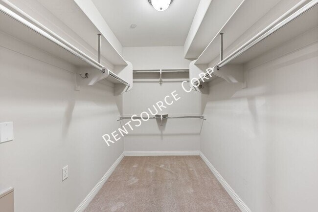 Building Photo - 12044 Hoffman St