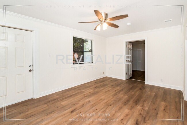 Building Photo - James Street Duplex
